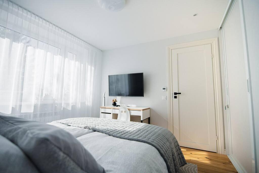 New Luxury 3Br Apartment In Old Town, Free Parking Хаапсалу Экстерьер фото