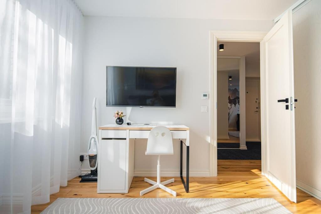 New Luxury 3Br Apartment In Old Town, Free Parking Хаапсалу Экстерьер фото